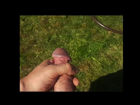 ❤️ Žhavá kočička si nechá ošukat růžovou kundičku a udělá se squirtem v letní zahradě. ❤️ Kvalitní porno u cs.tubesexer-com.ru ❌